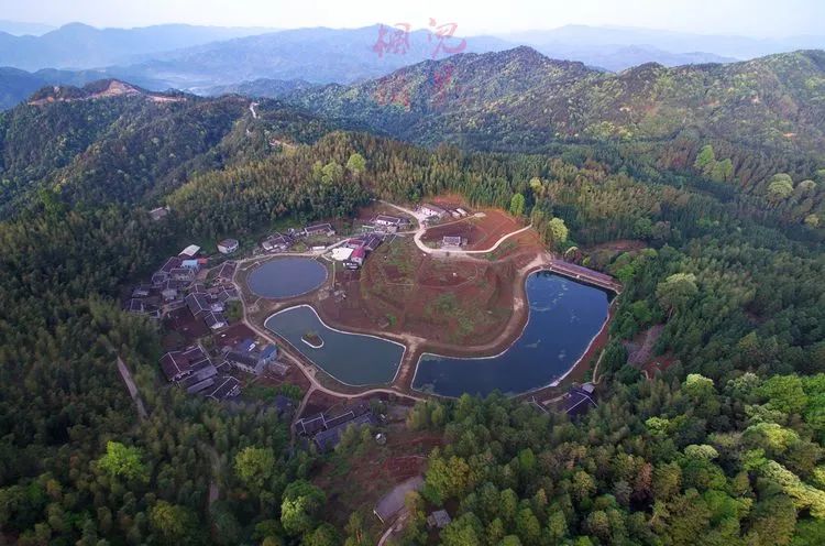 走进明溪火山口里的古村落"翠竹洋 云雾缭绕似人间仙境